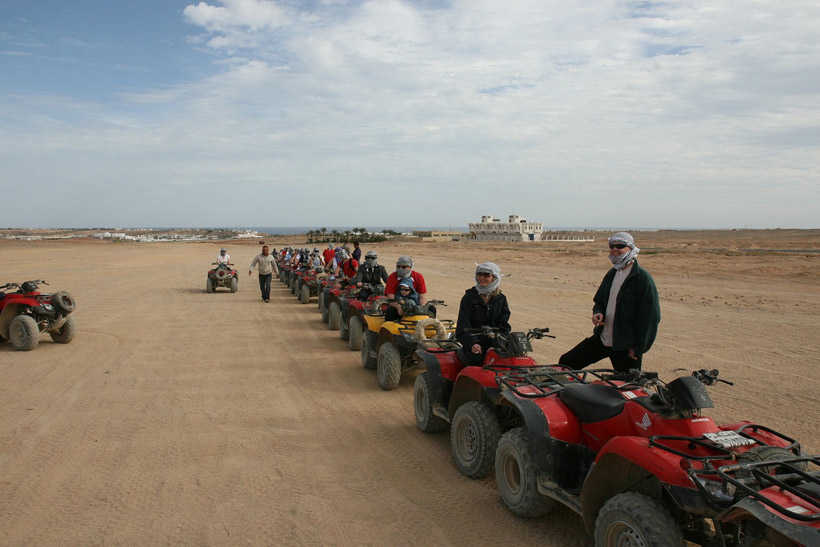 Safari in Egyptian Sahara 