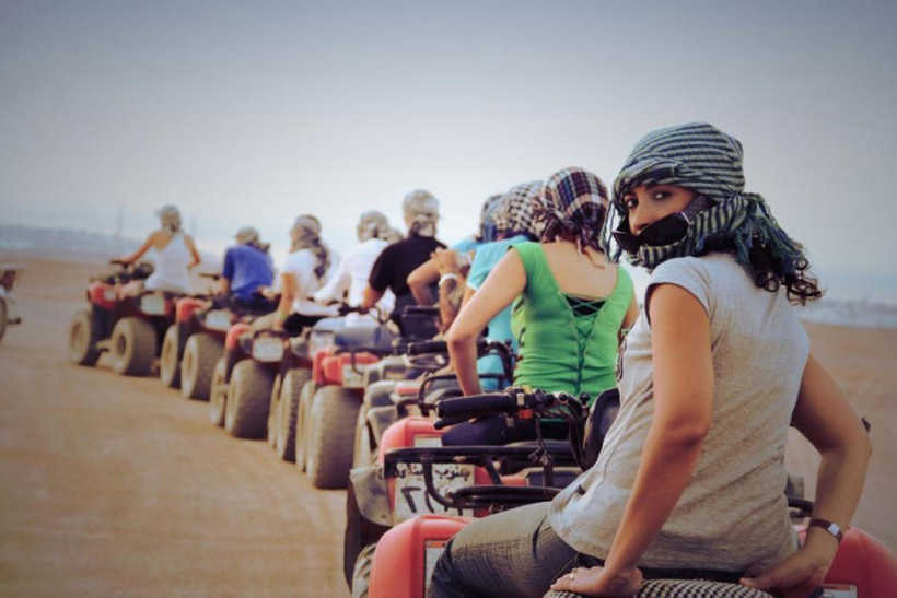 Hurghada Sunset Quad Tour Along the Sea and Mountains